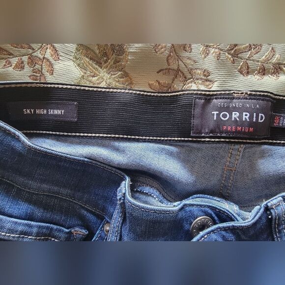 Torrid Sky High Skinny distressed jeans - Picture 14 of 14